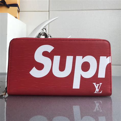 lv supreme wallet|Altro.